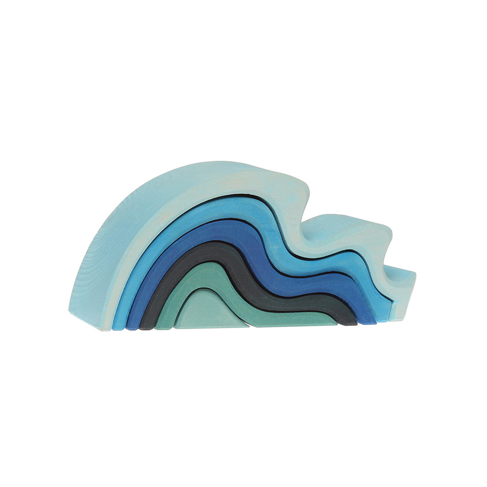 GRIMM’S Small Water Waves with six curved wooden pieces in shades of blue.
